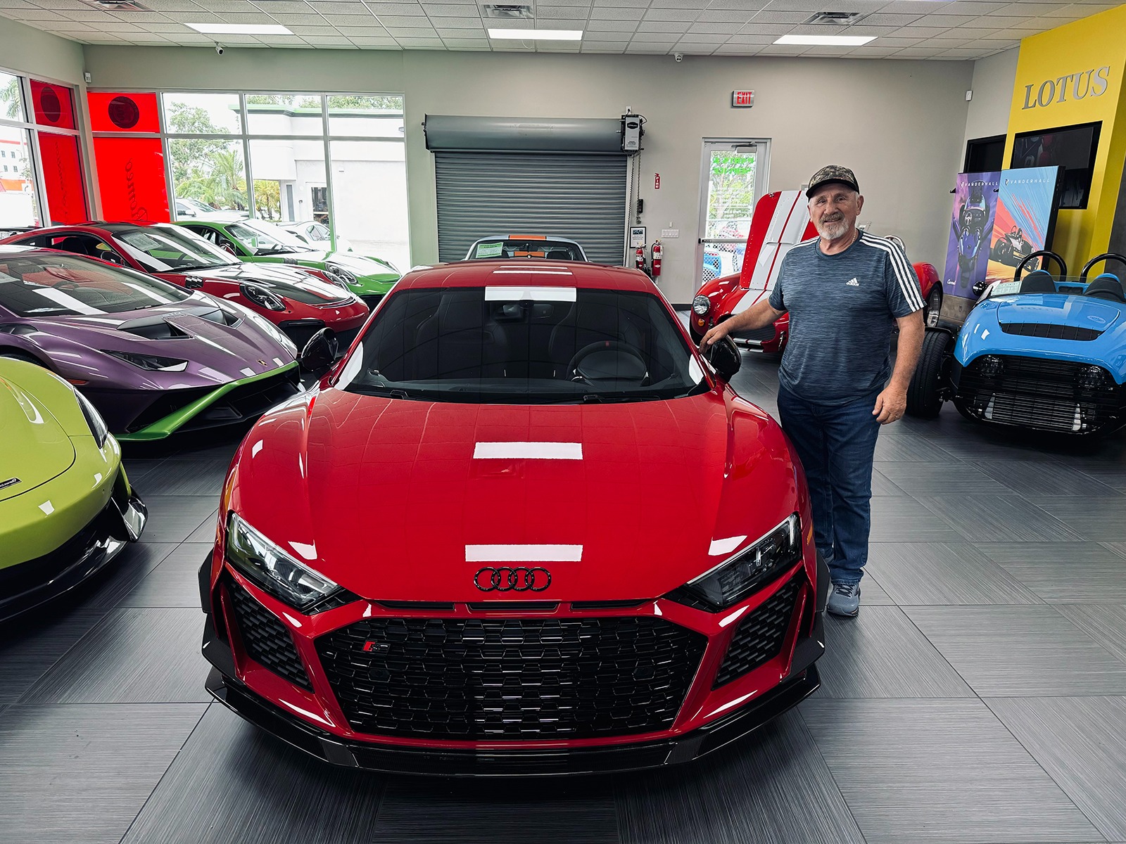 Audi R8 V10 plus Coupé ミニカー レッド Audi R8 V10 Plus Mini Car 1:43 Scale Red Audi Sport