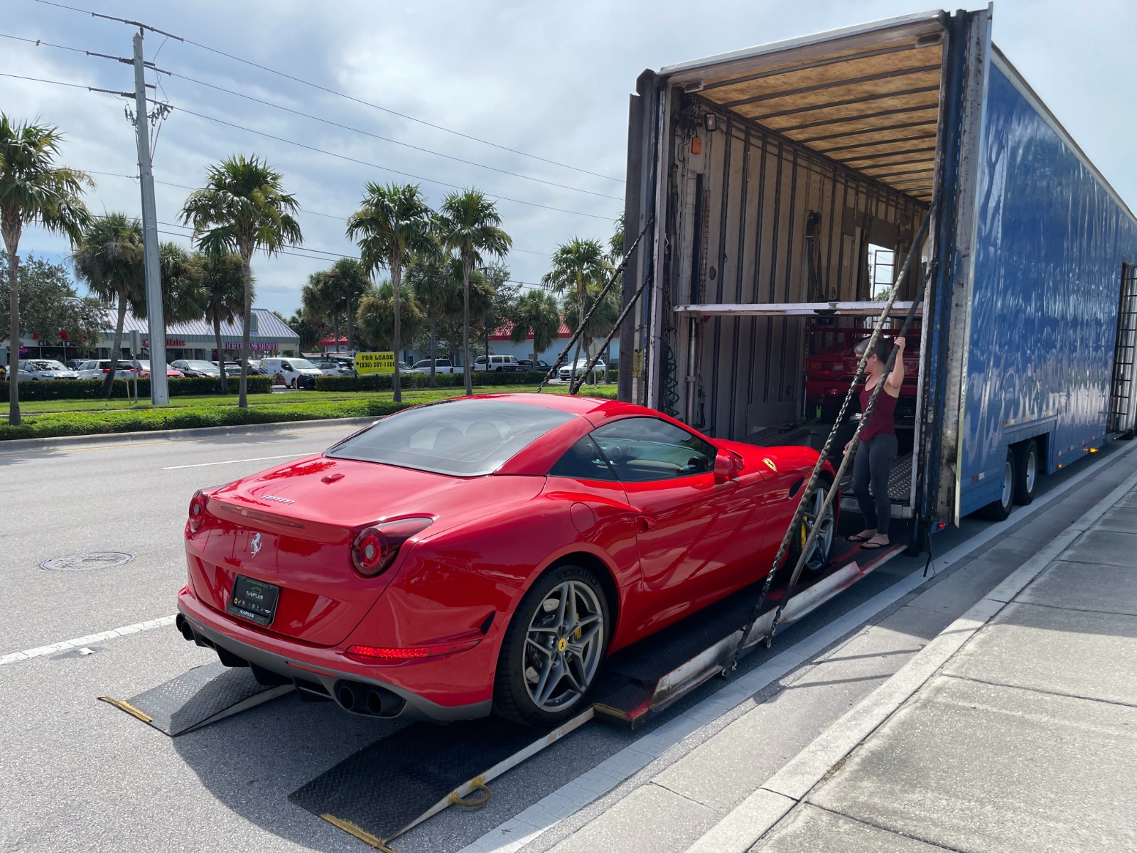 フェラーリ Used-2017-Ferrari-California-T