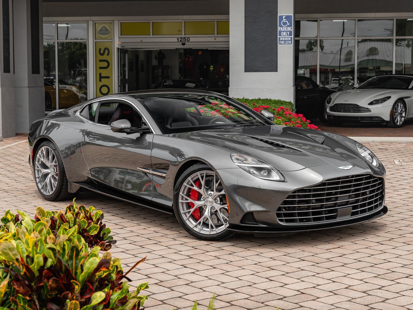 VANQUISH グレー スーツ サイズ44 VIN: SCFUMCEV4SGJ60504 | Used 2025 Aston Martin Vanquish Coupe For