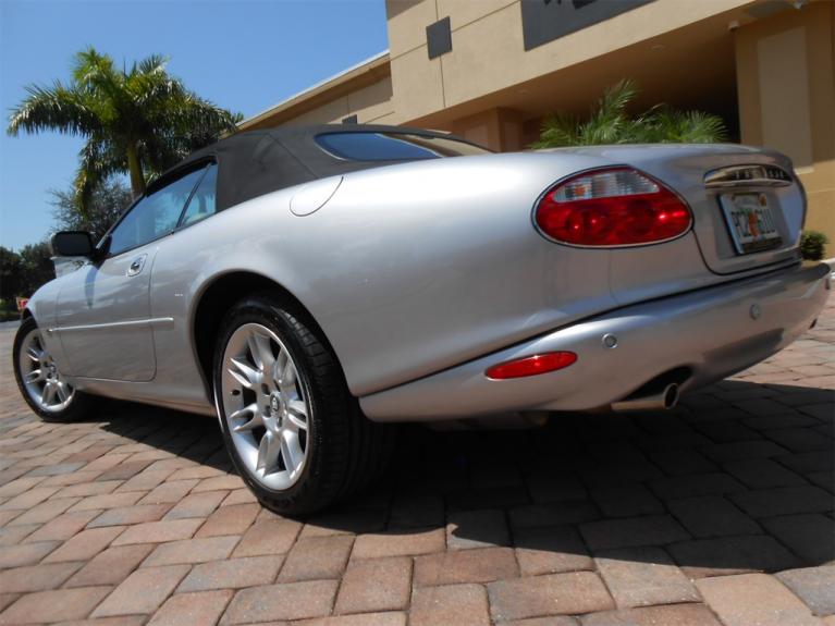 Jaguar V2 GMK Wild シルバー 未使用 オークション Titanium Jaguar XK8 Convertible with Charcoal Interior For Sale